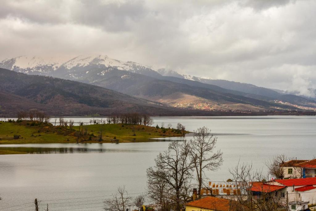 Titagion Hotel Plastiras Buitenkant foto